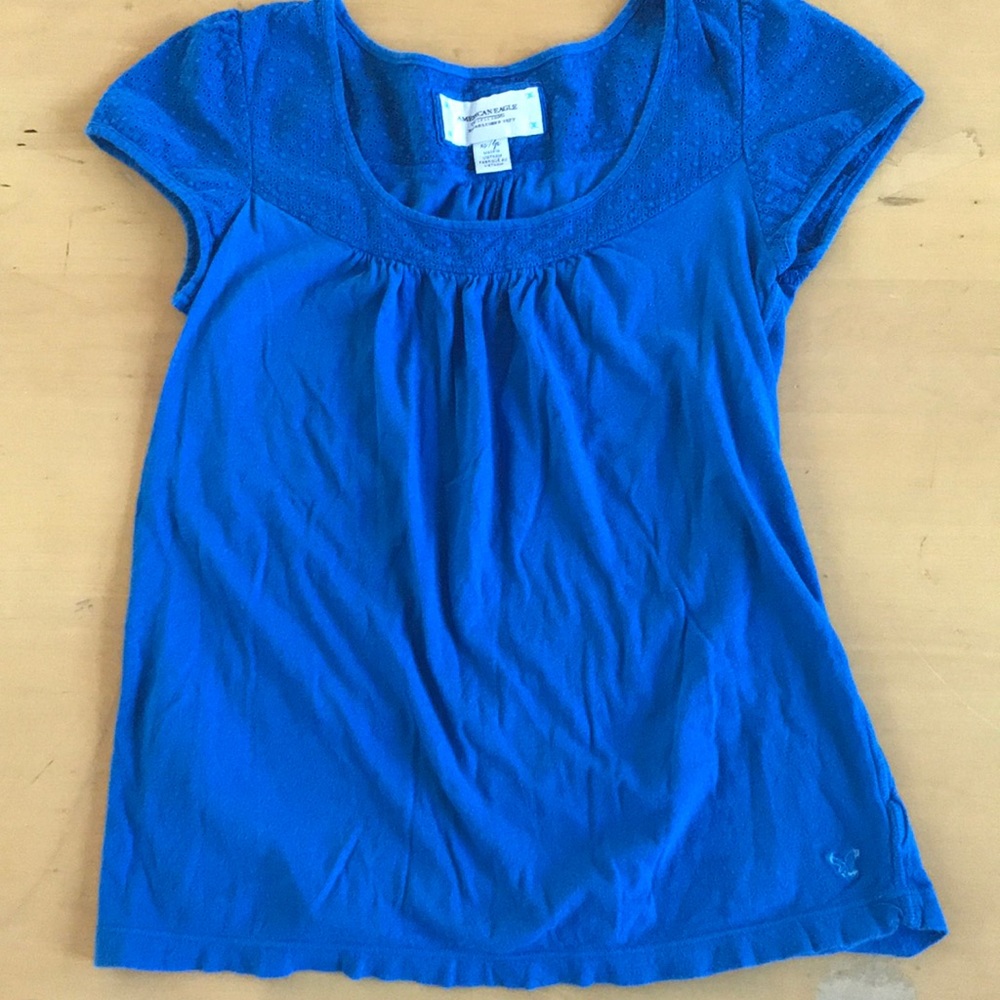 Cute blue top!